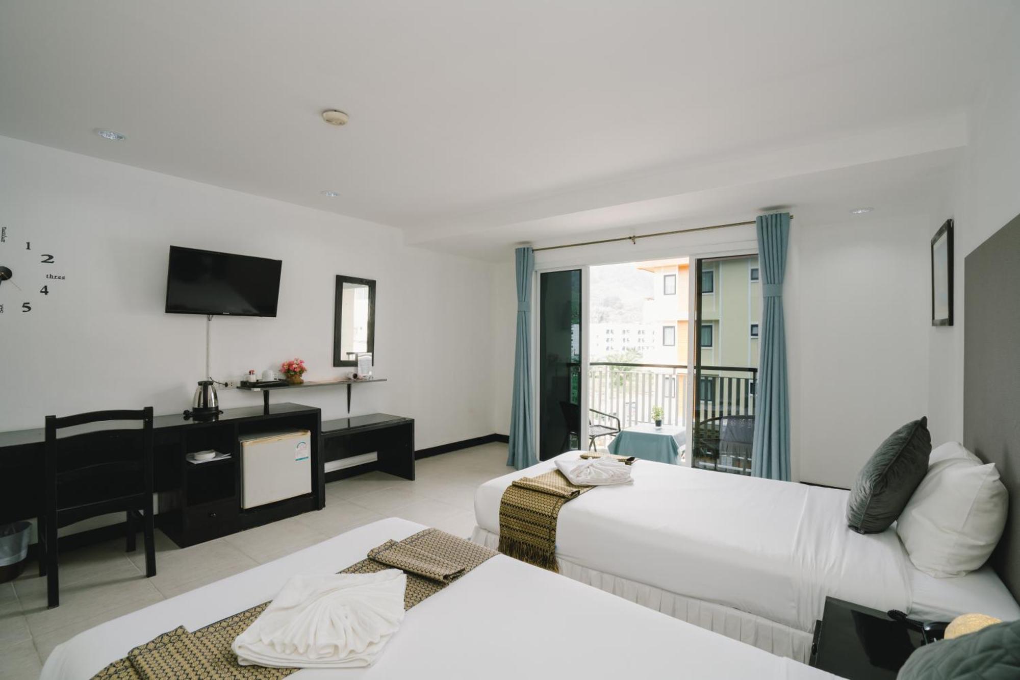 Noble House Patong Hotel Exterior photo