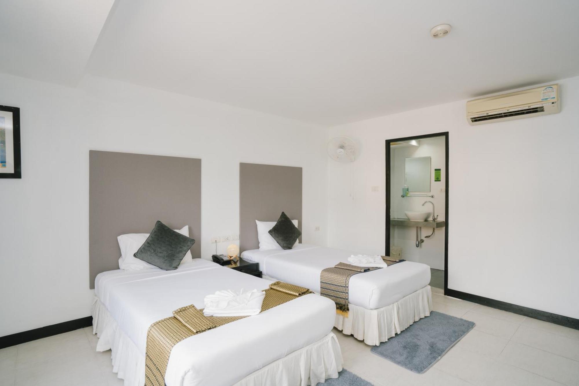 Noble House Patong Hotel Exterior photo