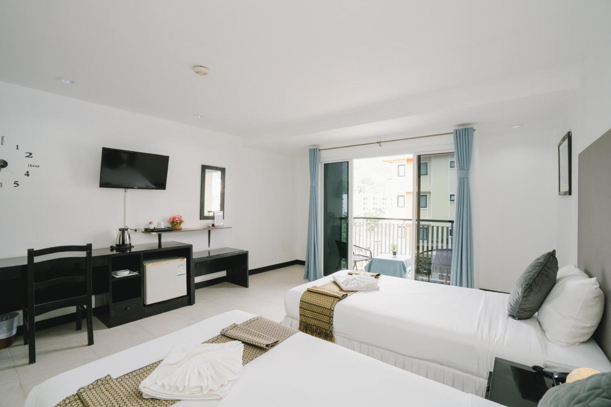 Noble House Patong Hotel Exterior photo