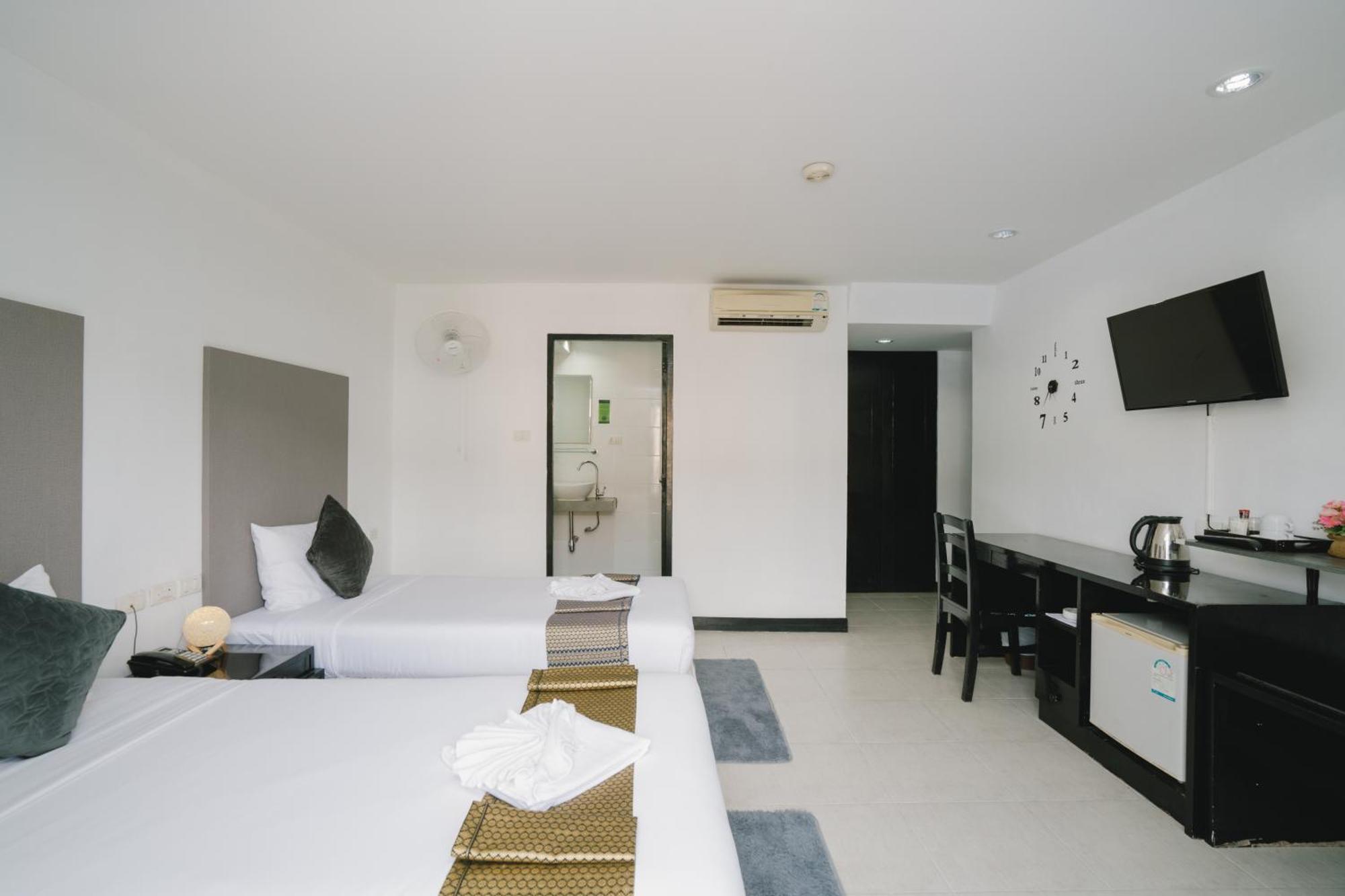 Noble House Patong Hotel Exterior photo